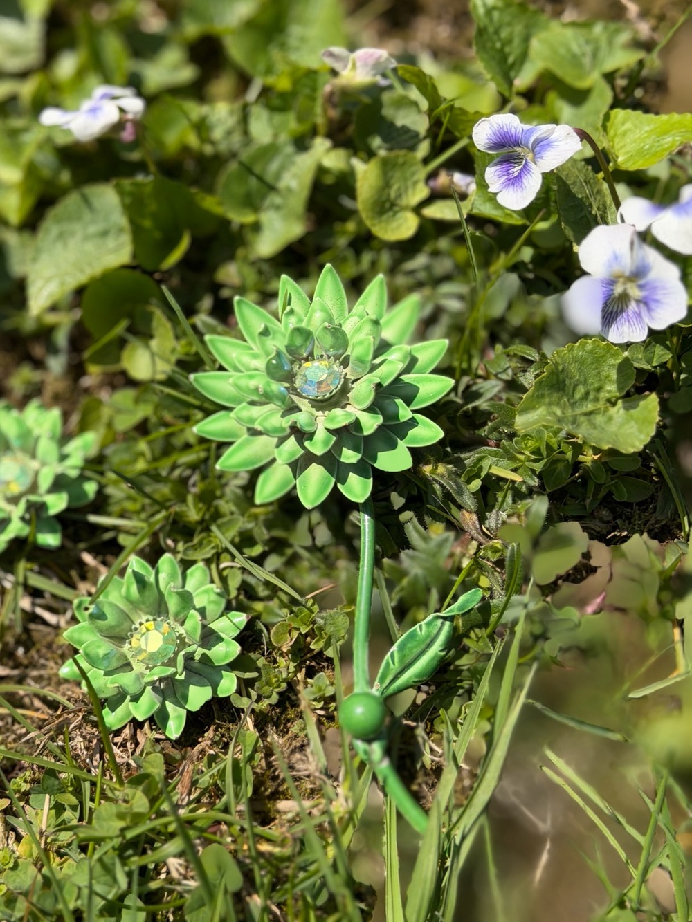 Vintage Green Enamel Flower Brooch Clip On Earrings Set - Picture 5 of 12